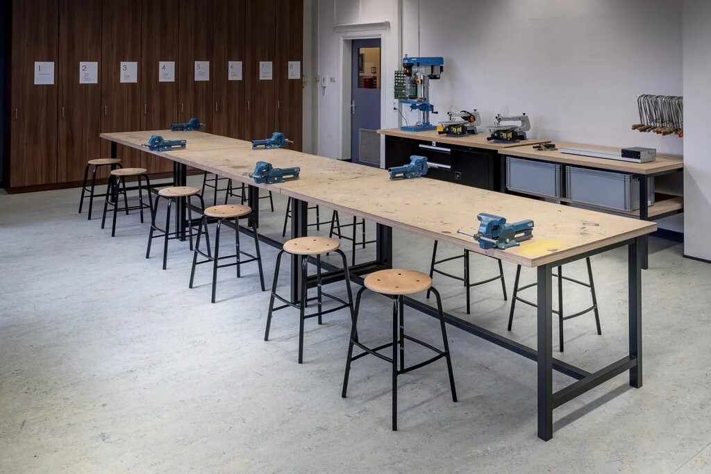 Tabouret kruk W15 met houten zitting