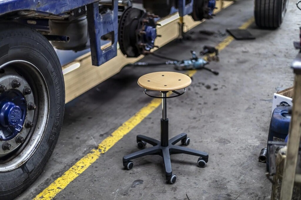 Werkplaatskruk W5 met houten zitting