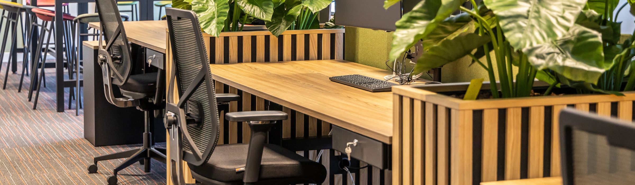Elektrisch verstelbare bureaus voor ergonomisch werken op kantoor